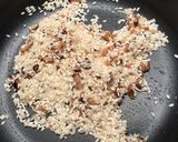 รูปขั้นตอนการทำที่ 3 ของ ริซอตโต้เห็ดหน่อไม้ฝรั่งกับแซลมอนย่าง(Risotto)