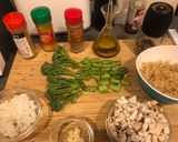 Foto del paso 1 de la receta: Bimi rehogado con champi y quinoa