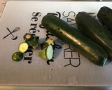 Une image de l'étape 1 de Courgettes marinées grillées à la plancha.
