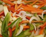 Foto del paso 1 de la receta Tallarines con pak choi, verduras, pollo y salsa de soja