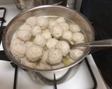 Foto langkah ke 7 dari resep Bola -Bola Bakso full daging ala Mintje.