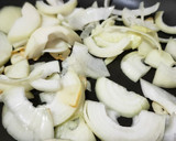 Foto del paso 1 de la receta: Garbanzos con cebolla