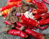 Foto langkah ke 2 dari resep Sambal Dadakan Tomat Rampai.