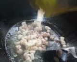 A picture of step 3 of Hara lehsan macaroni.