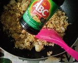 Foto langkah ke 6 dari resep Nasi Goreng Sosis Bumbu Iris.