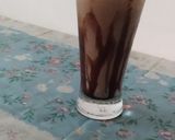 A picture of step 4 of Oreo milkshake.