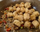 Foto langkah ke 5 dari resep Pad Tofu Takrai (Stir-fried Tofu with Lemongrass) 🇹🇭.