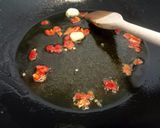 A picture of step 2 of Strozzapreti ai frutti di mare.