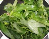 Foto langkah ke 2 dari resep Tumis Kangkung Telur Orak-Arik.