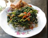 Foto langkah ke 5 dari resep Tumis kangkung pedas.