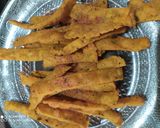 A picture of step 5 of Methi stick crispy namkeen.