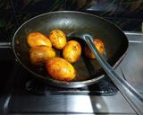 ধনিয়া আন্ডা মসালা(dhaniya anda masala recipe in Bengali) রেসিপির ধাপ 2 ছবি