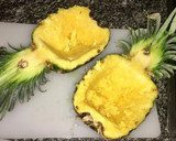 Foto del paso 1 de la receta: Piña rellena con sabores del mar