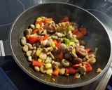 Foto del paso 2 de la receta: Wok de habas y hongos shiitake