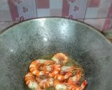 Foto langkah ke 2 dari resep Mie goreng udang.