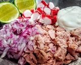 Foto del paso 1 de la receta: ATÚN Y SURIMI🦀(palitos de cangrejo) al yogurt...!