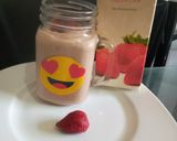 A picture of step 3 of Strawvocado smoothie.