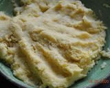 A picture of step 4 of Iranian Potato Patties Sandwich ساندویچ کوکو سیب زمینی.