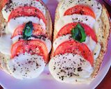 Pas rețetă Salata Caprese 🍅🥖🤩pe o felie de pâine 2 fotografie