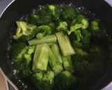 A picture of step 1 of Broccoli and Boiled Egg Salad.