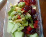 Foto langkah ke 2 dari resep 17. Salad buah yoghurt.
