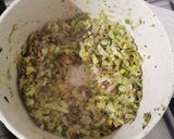Foto del paso 3 de la receta: Relleno de tarta de puerro con morrón verde