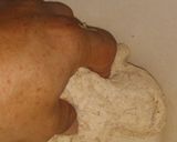 Foto del paso 2 de la receta: Masa para pizza fácil al sartén