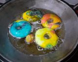 Foto langkah ke 6 dari resep Donat Rainbow Sate Donat Enak Lembut.