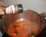 Foto del paso 4 de la receta: Pulpo con salsa de tomate y almejas