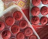 Foto langkah ke 7 dari resep Red Velvet Cupcakes with Cream Cheese Frosting.
