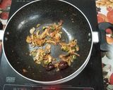A picture of step 2 of Sabudana Upma.
