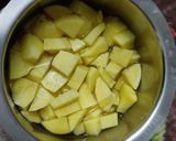 A picture of step 1 of Green peas & potato curry.