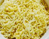 Foto langkah ke 1 dari resep Mie Goreng Sosis Tiram.