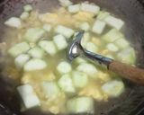 Foto langkah ke 4 dari resep Sup Sotoy (Soun, Telur, Oyong).