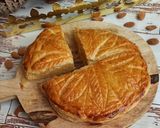 Une image de l'étape 7 de Galette des rois frangipane 👑.