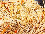 शेजवान नूडल्स(Schezwan noodles recipe in hindi)