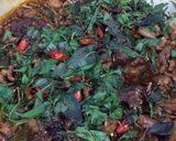 Hình bước làm 1 của món Ếch kho rau quế