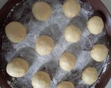 Foto langkah ke 4 dari resep Donat Tanpa Kentang Anti Gagal dan Empuk.