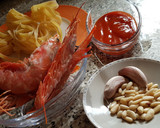 Foto del paso 1 de la receta: Nidos de Pasta con Gambas y Piñones