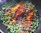 A picture of step 1 of Green peas gughni.