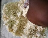 A picture of step 4 of Gireba cookies.