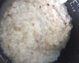 รูปขั้นตอนการทำที่ 1 ของ ข้าวต้มหมูโรยไข่+งา (สำหรับเด็ก2คน)