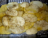 Foto del paso 1 de la receta: Butifarra de pimienta al horno 🐖🐖🧅🧅🧅🥔🥔🥔🍠🍠