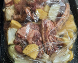 Foto del paso 5 de la receta: Tira de asado con papa y cebolla (al horno en bolsa)