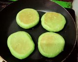 Foto langkah ke 3 dari resep Roti pandan teflon.