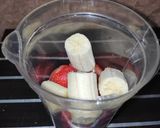 A picture of step 1 of Strawberry & Banana smoothie.