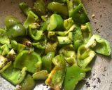 A picture of step 2 of Roasted chana shimla mirchi.