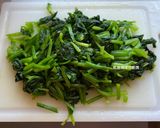 A picture of step 6 of Spinach and Enoki Mushrooms with Eggs.