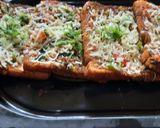 A picture of step 8 of Garlic Brown Bread mix vegetables cheese mini bread pizza.