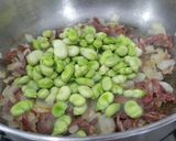 A picture of step 4 of Broad beans and ham Spanish style.